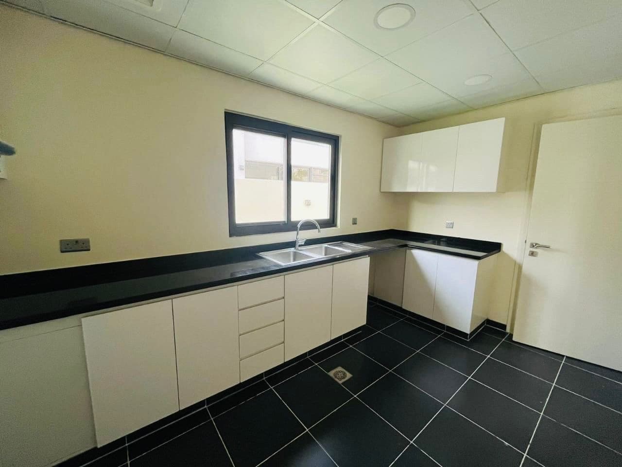 Spacious 6BR Villa + Maid Room | Single Row | Park View