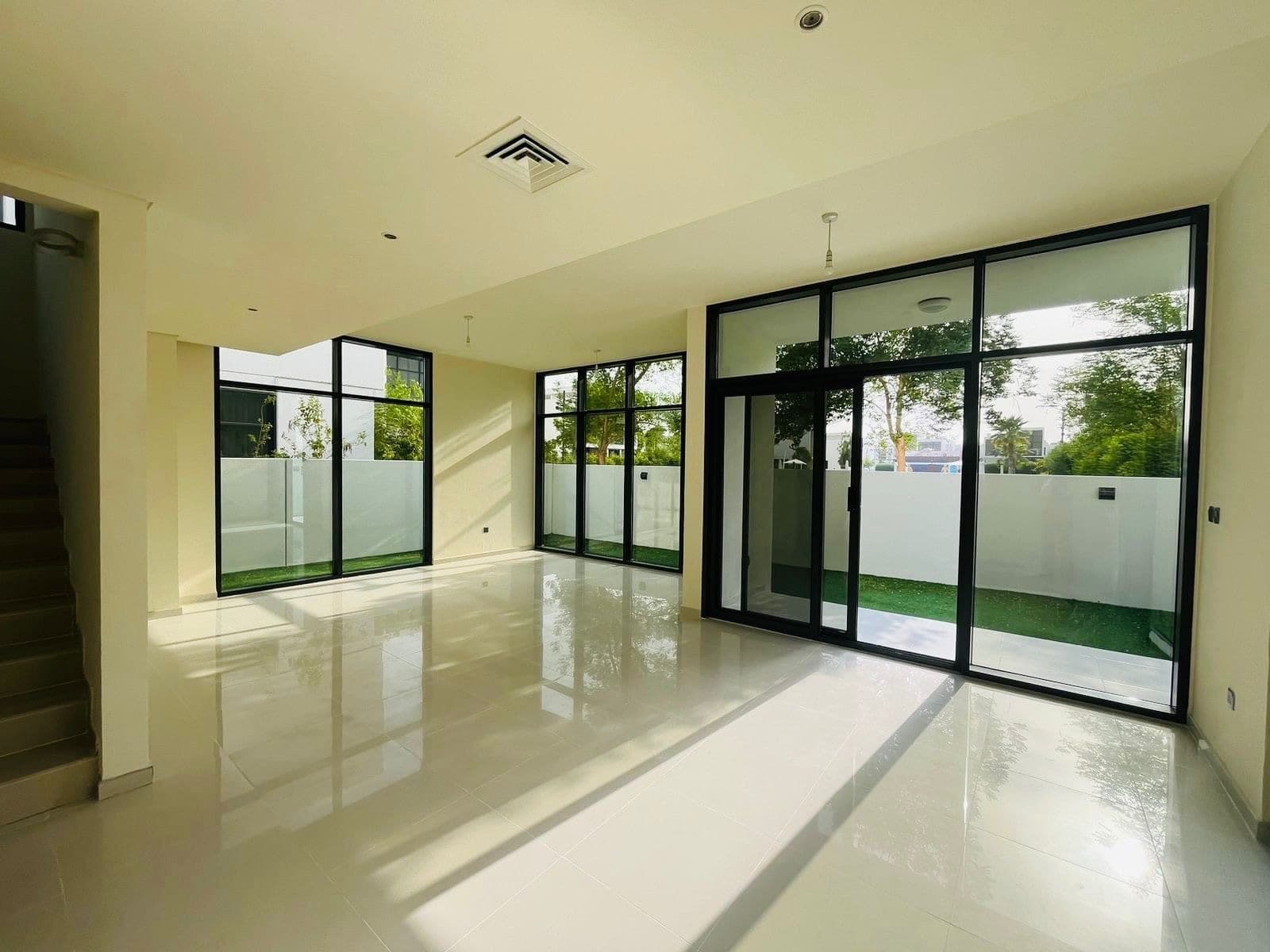 Spacious 6BR Villa + Maid Room | Single Row | Park View