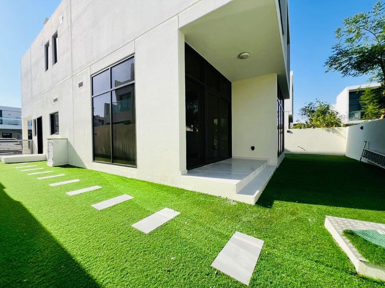 Spacious 6BR Villa + Maid Room | Single Row | Park View