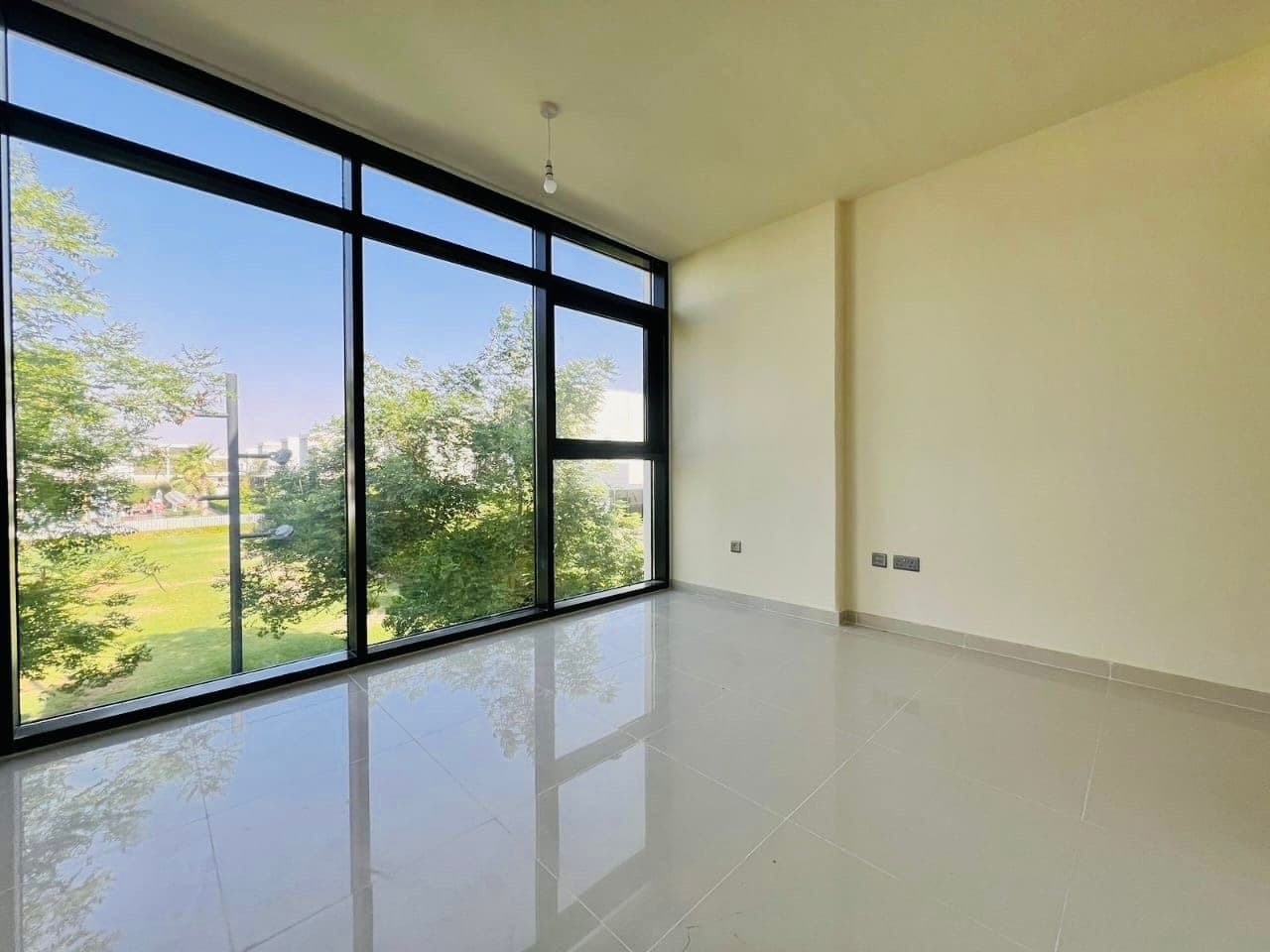 Spacious 6BR Villa + Maid Room | Single Row | Park View