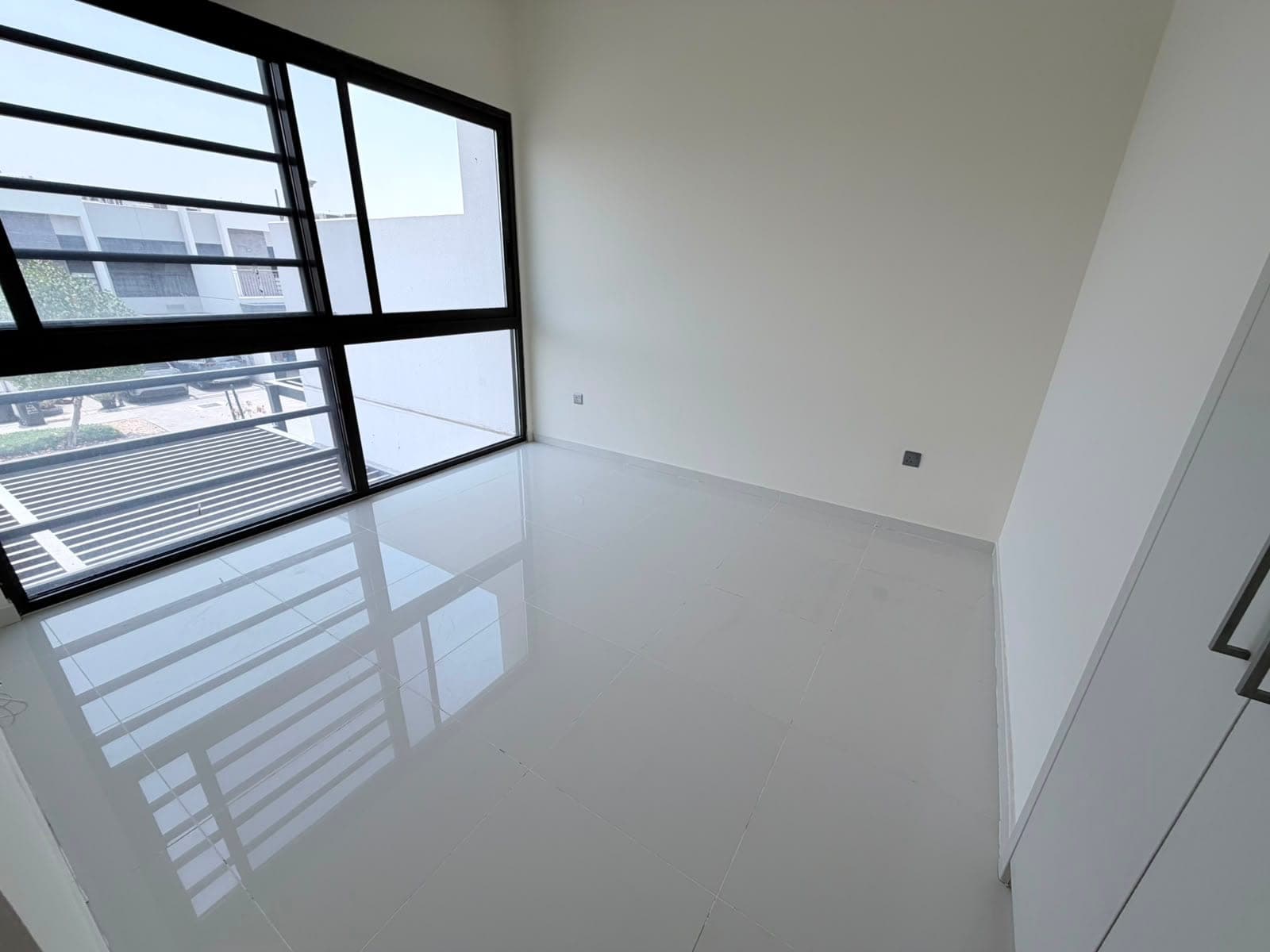 3-Bedroom + Maid Room  | Middle Unit | R2M