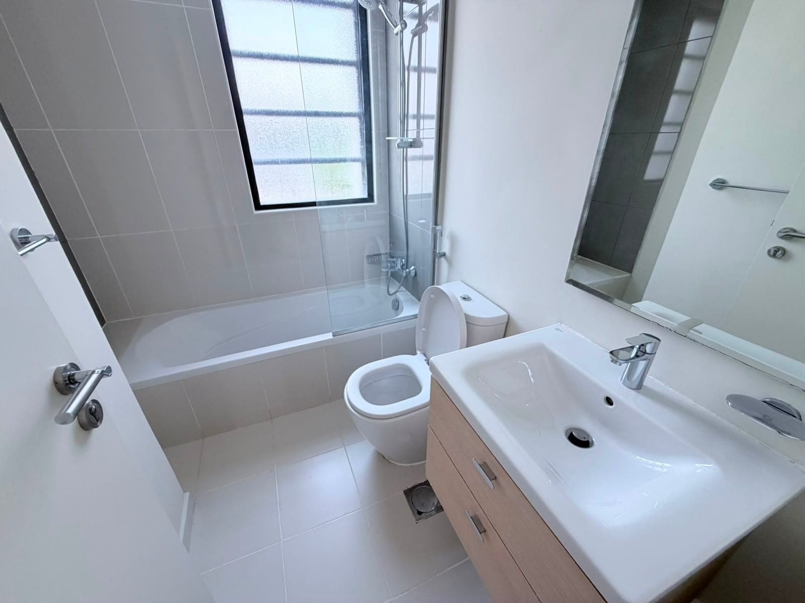 3-Bedroom + Maid Room  | Middle Unit | R2M