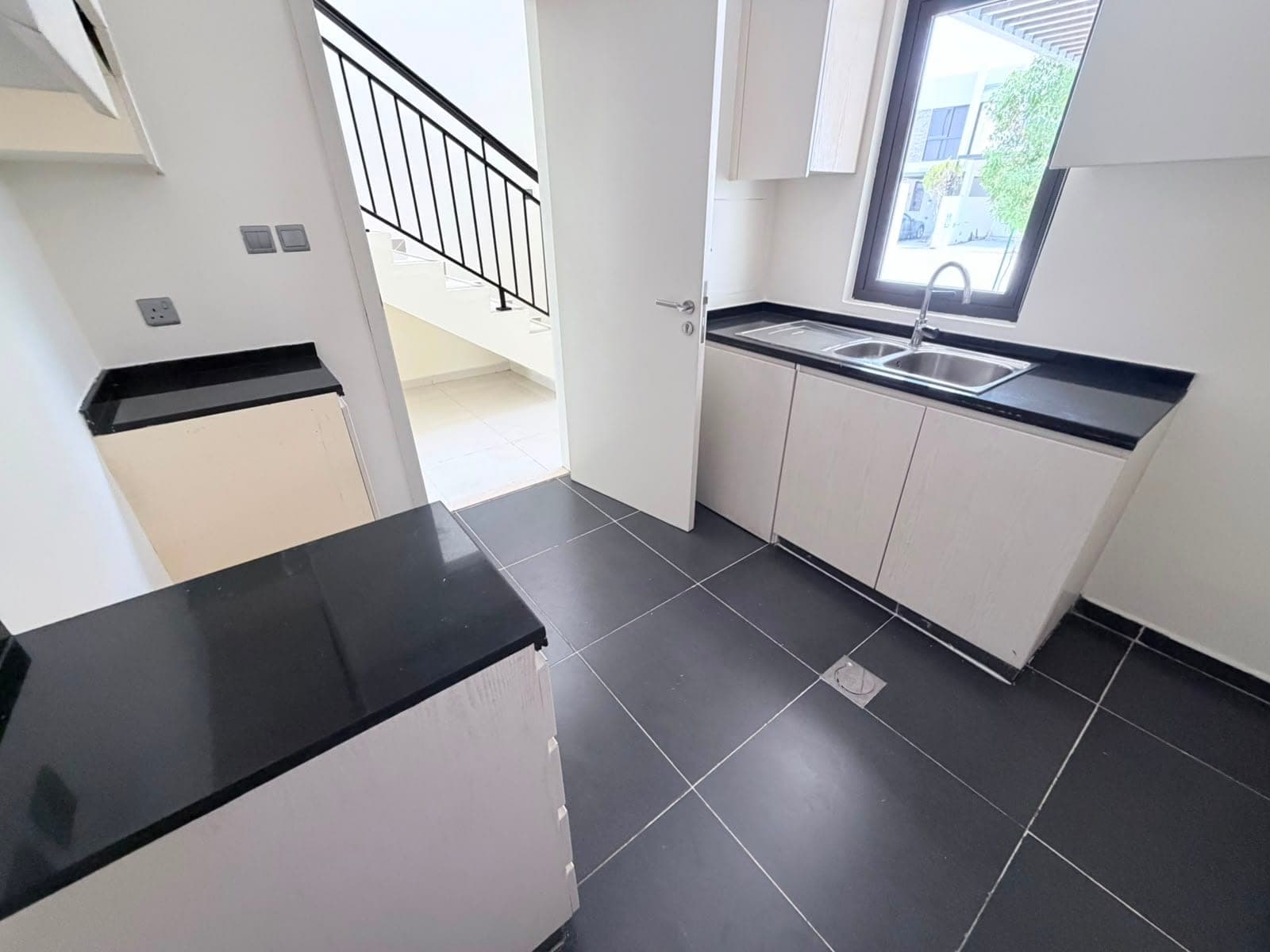 3-Bedroom + Maid Room | Middle Unit | R2M