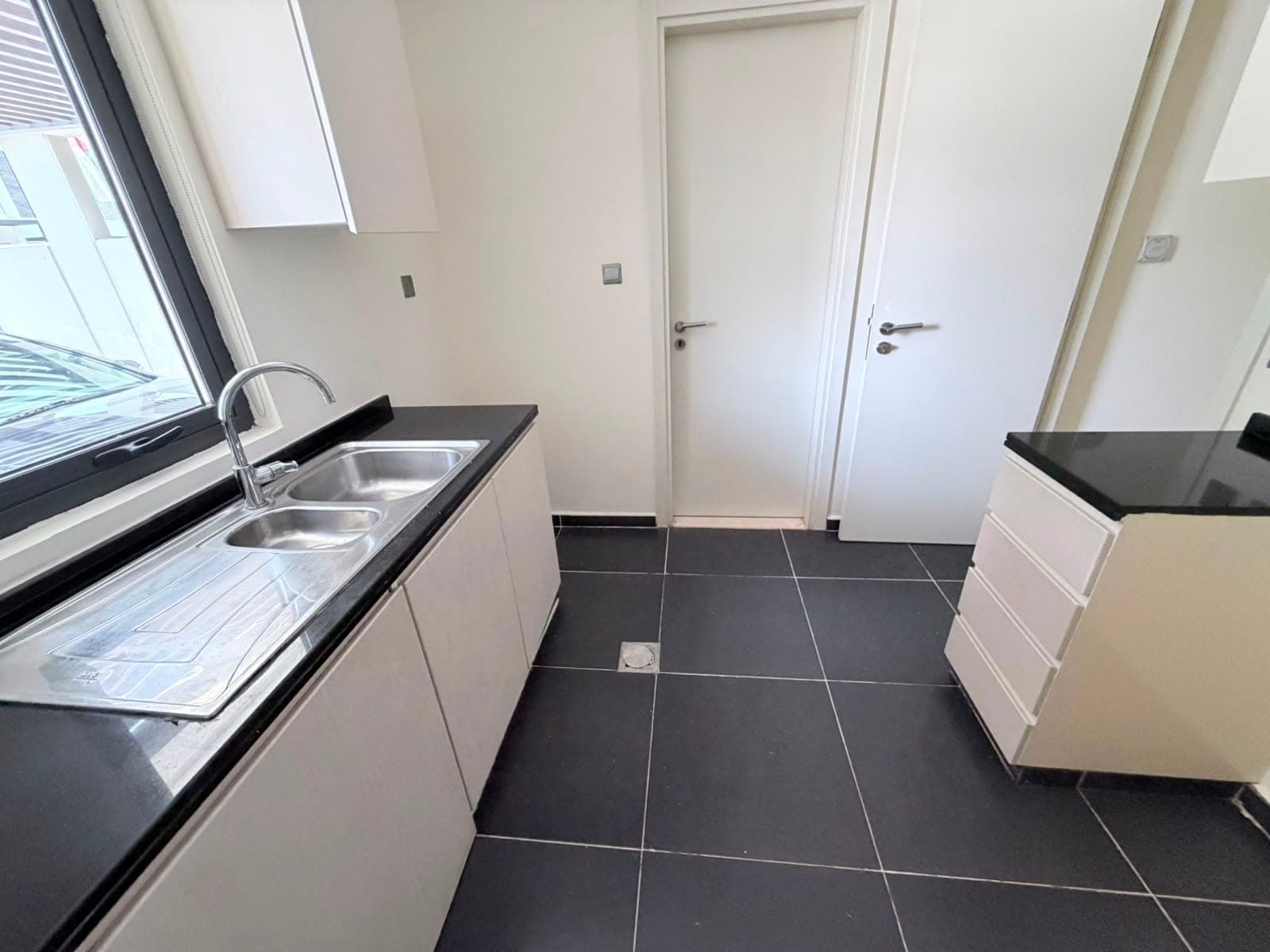 3-Bedroom + Maid Room | Middle Unit | R2M
