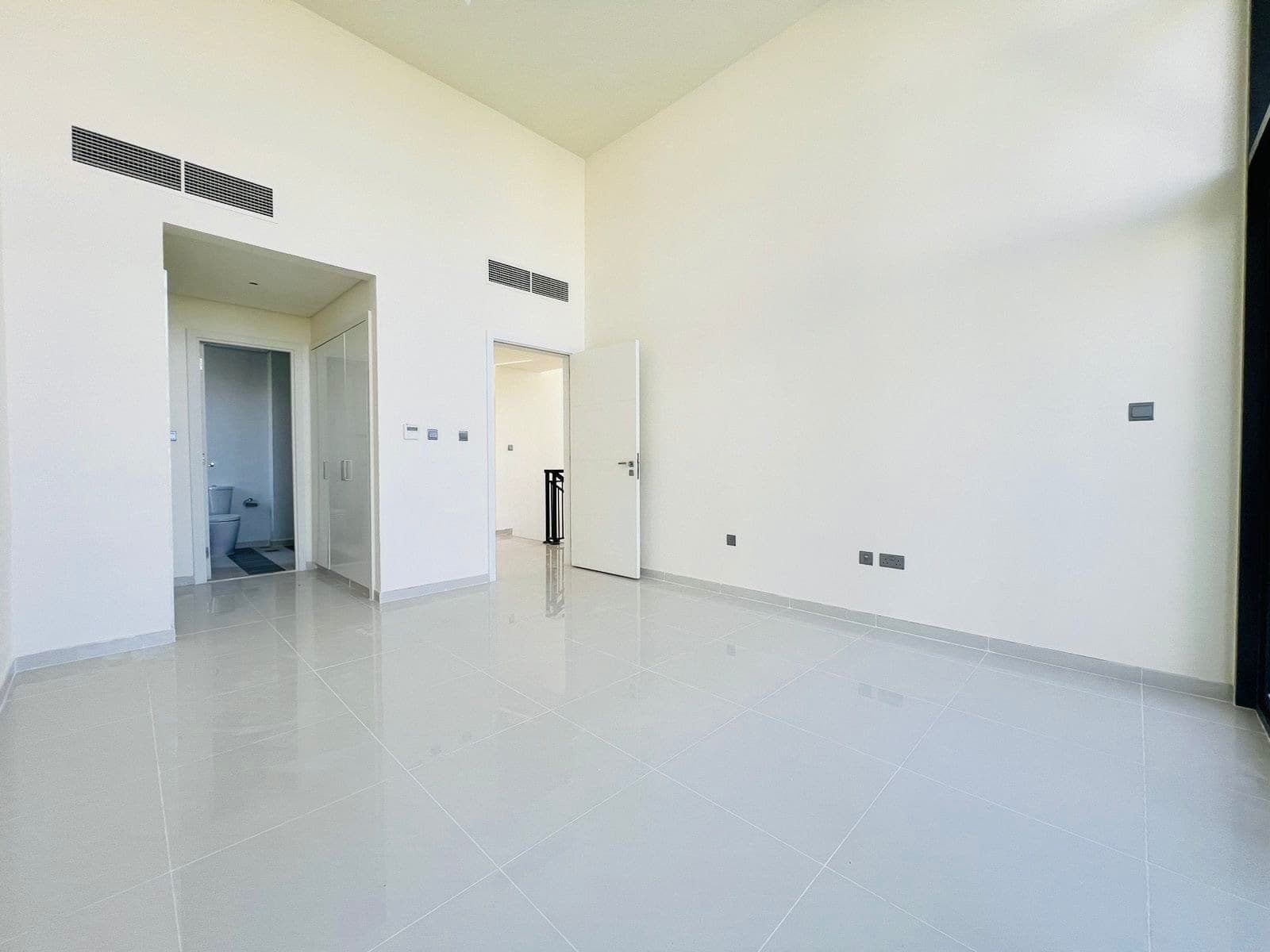 Spacious 6BR Villa + Maid Room | Single Row | Park View